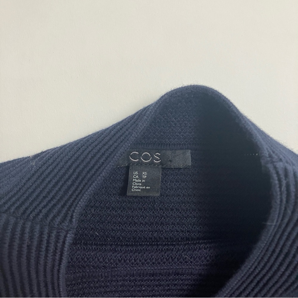 COS textured long sleeve top - Picture 4 of 6